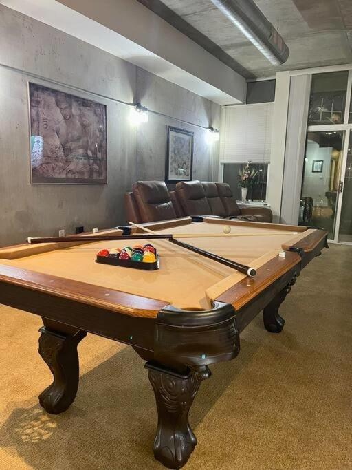 Loft Living Downtown At Its Best! Very Spacious Финикс Екстериор снимка